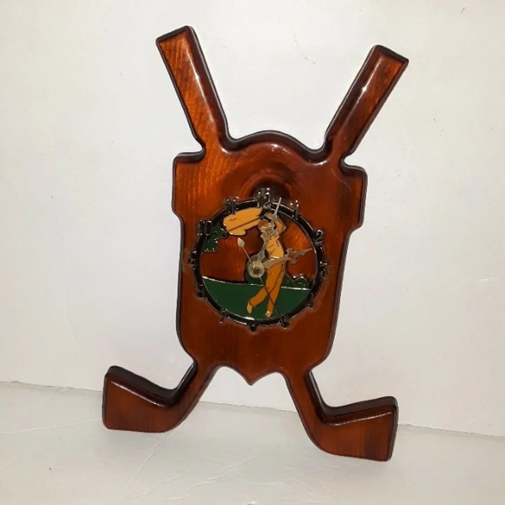 RARE VINTAGE WOOD CROSSED GOLF CLUB SHAPE QUARTZ CLOCK